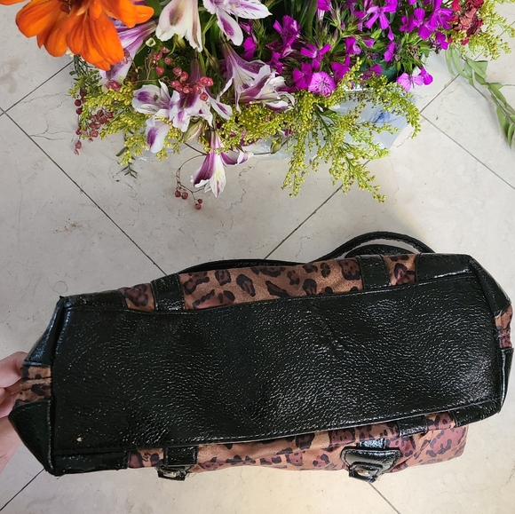 Liz Clairborne leopard print purse - Picture 4 of 16